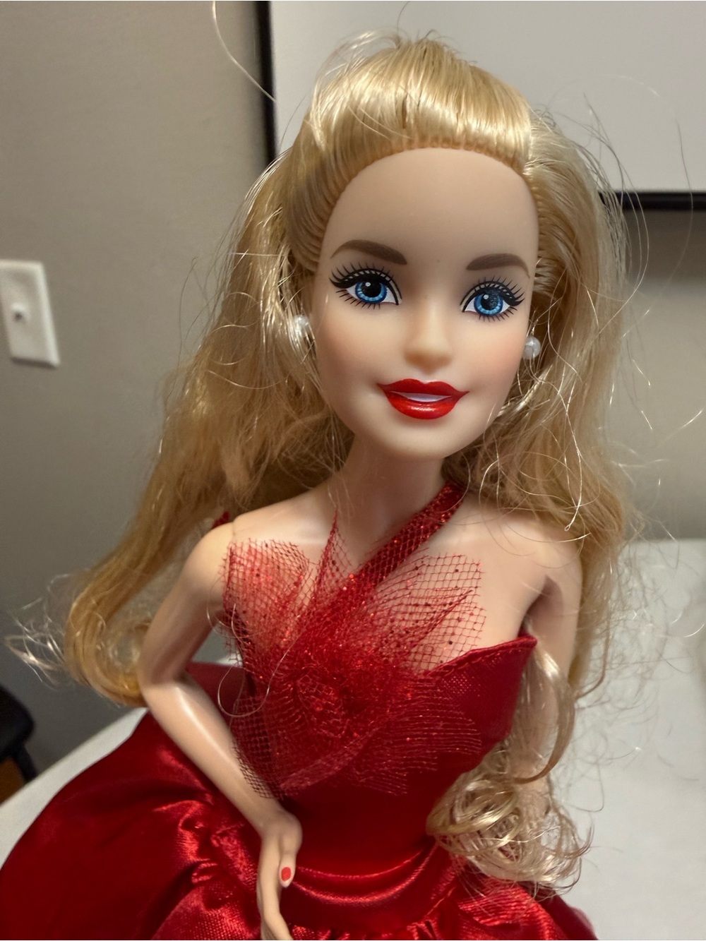 Barbie Mattel Holiday collectors red dress Blonde Blue Eyes Fashion Doll
